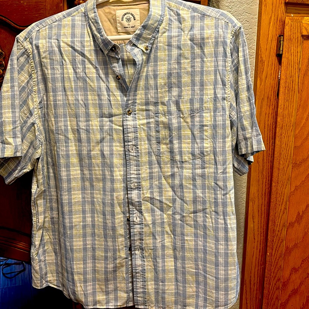 Men’s, lightweight button up shirt with pocket